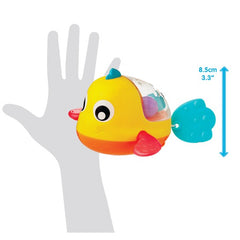 Playgro Paddling Bath Fish 12m+ Κουρδιστό Ψαράκι Μπάνιου 1 Τμχ. Βοηθά στην ανάπτυξη της οπτικής αντίληψης του μωρού και του συντονισμού των ματιών ενώ παράλληλα κάνει το μπάνιο πιο διασκεδαστικό από ποτέ.