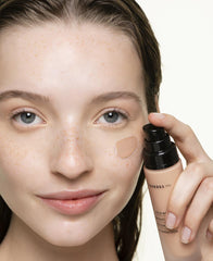 KORRES ΑΓΡΙΟ ΤΡΙΑΝΤΑΦΥΛΛΟ Foundation Λάμψης SPF15-WRF2