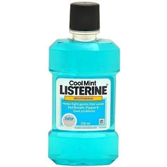 Listerine Liquid Coolmint Στοματικό Διάλυμα 250ml. Στοματικό διάλυμα, προλαμβάνει & μειώνει την οδοντική πλάκα, προστατεύει από την ουλίτιδα και καταπολεμά τα μικρόβια του στόματος.